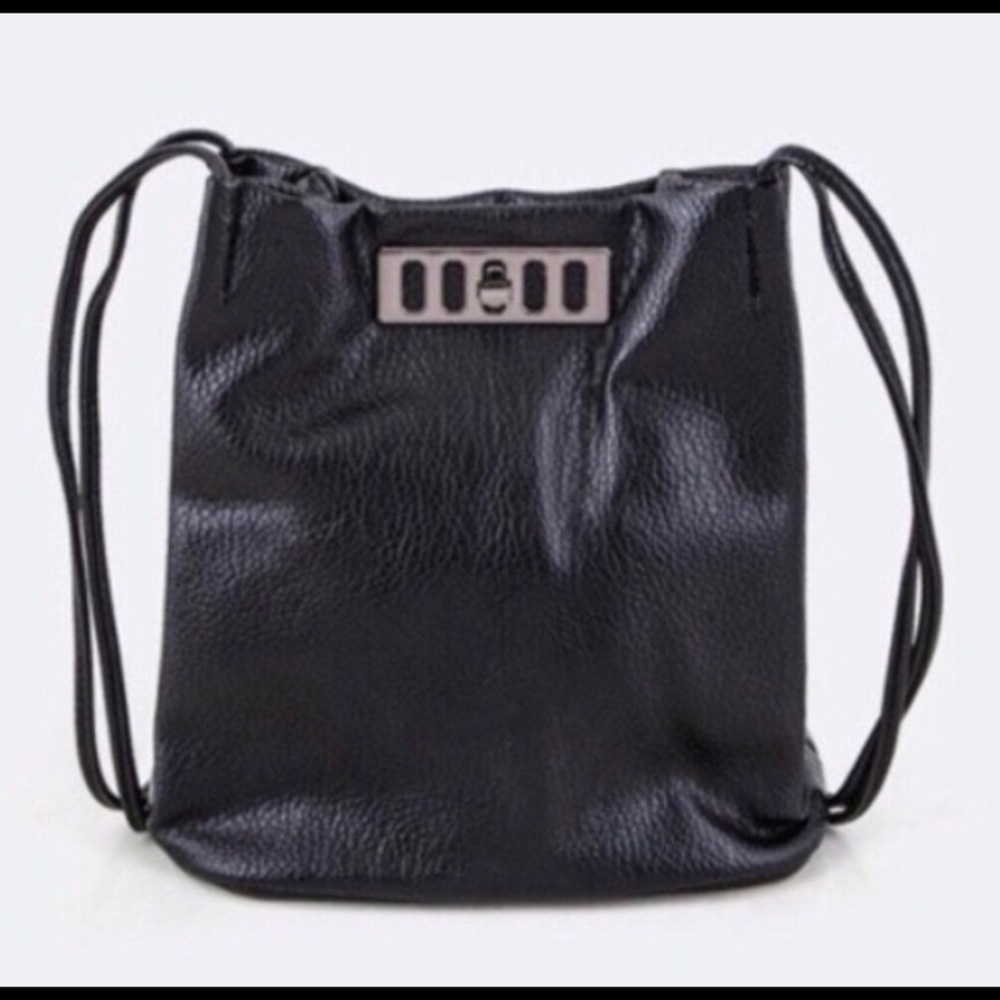 💥CLEARANCE💥Black Vegan Leatherette Bucket Bag